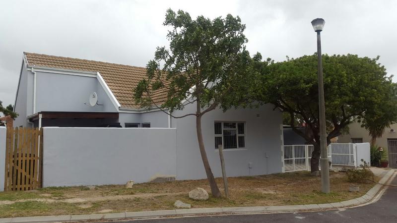 To Let 3 Bedroom Property for Rent in Protea Heights Western Cape